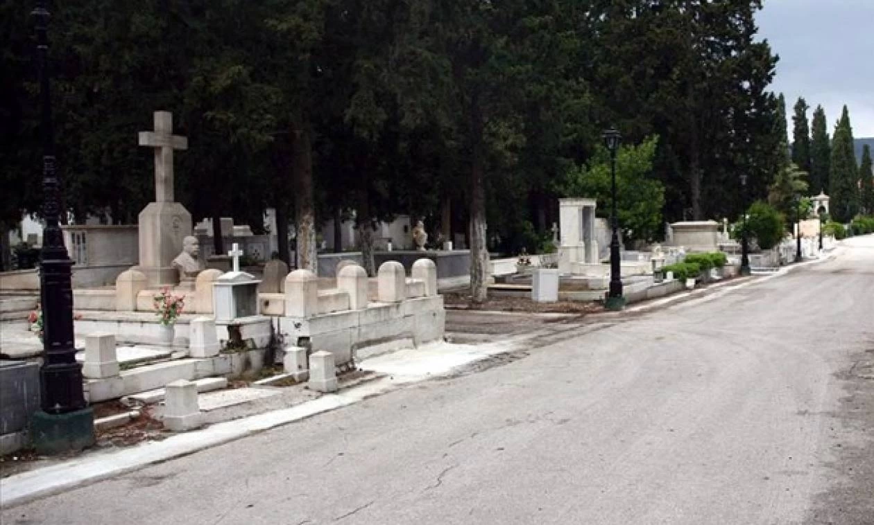 Φρίκη στη Θεσσαλονίκη: Άρον άρον οι εκταφές νεκρών–Δείτε τι έχει συμβεί στο κοιμητήριο